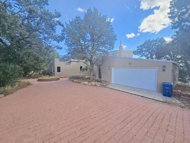 Building Photo - Breathtaking Los Alamos Home on Barranca M...