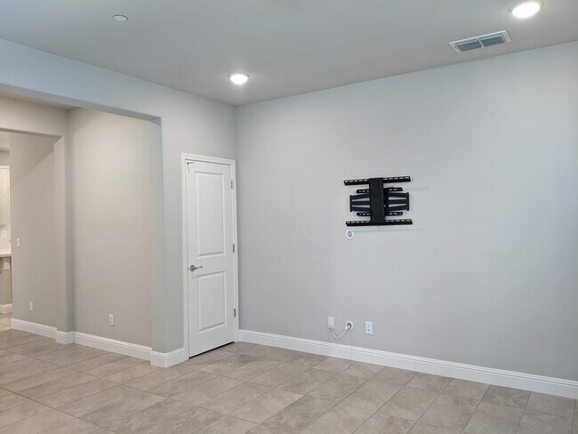 Building Photo - 10774 Portico Cir