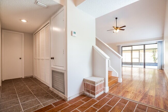 Foto del edificio - 402 E Springtree Way