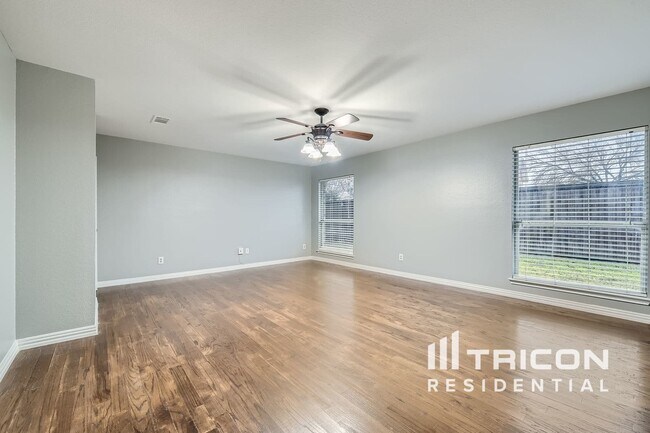 Building Photo - 220 Flatwood Dr