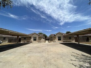 Building Photo - 300 W Albatross Ave