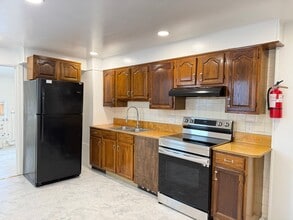 Building Photo - 28 N 5th St