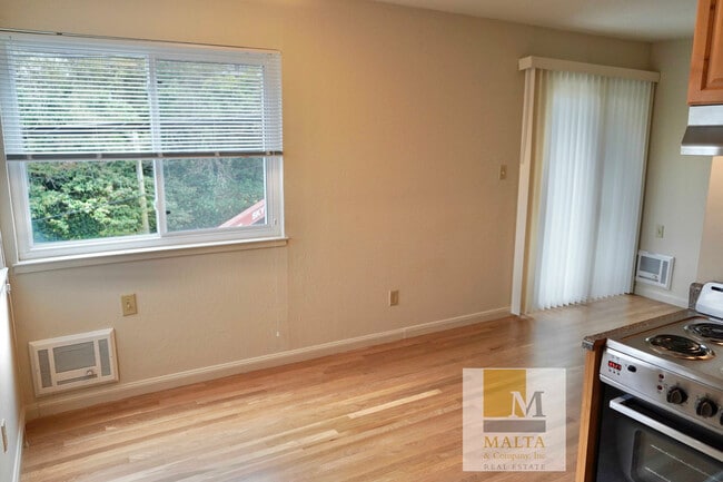 Building Photo - 545 Burnett Ave