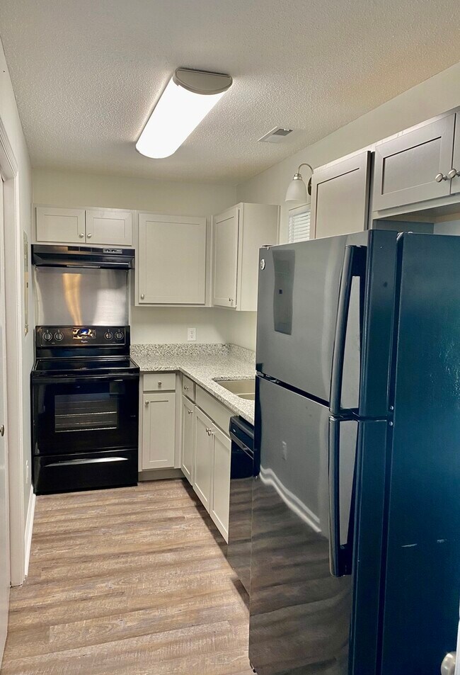 Building Photo - Remodeled 1Bed/1Bath Hixson Apartment!