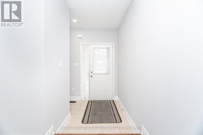 Building Photo - 527 Nairn Circle