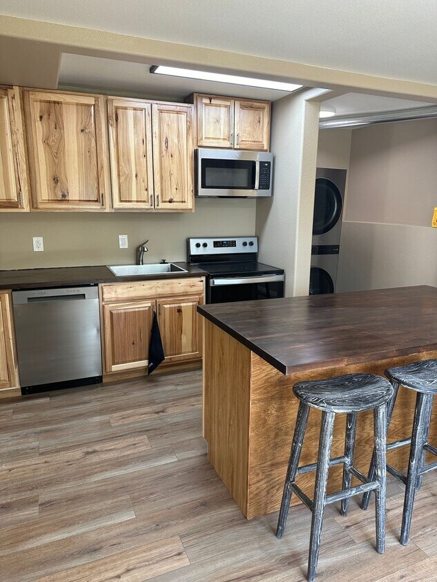 Primary Photo - 1400 W 47th Ave - SL