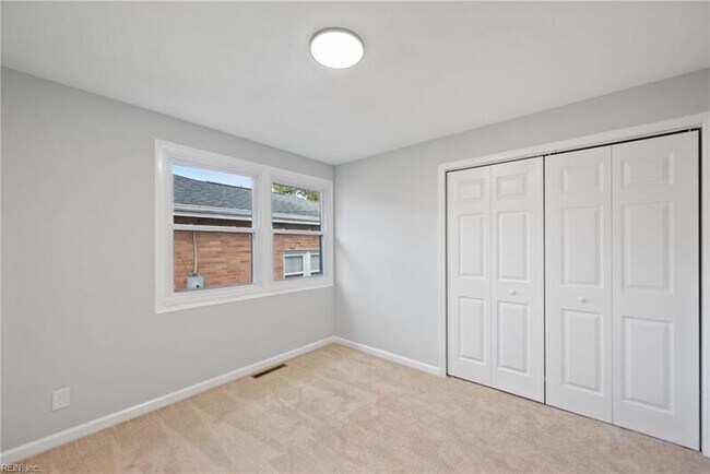 Building Photo - 2810 Roanoke Ave