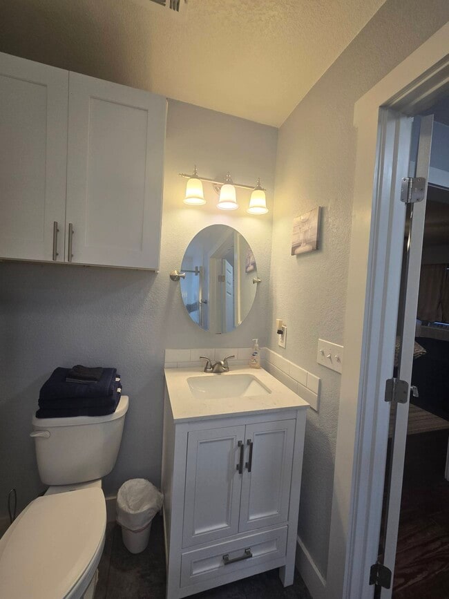 Building Photo - 1305 N Main St