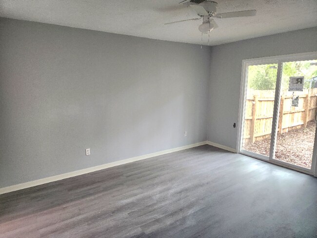 Building Photo - 114 Bybee Dr