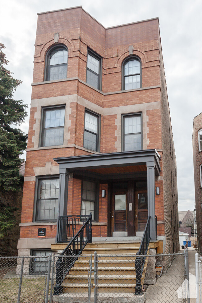 Building Photo - 2049 W Augusta Blvd