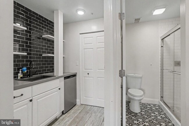 Foto del edificio - 1461 Keegan Ln