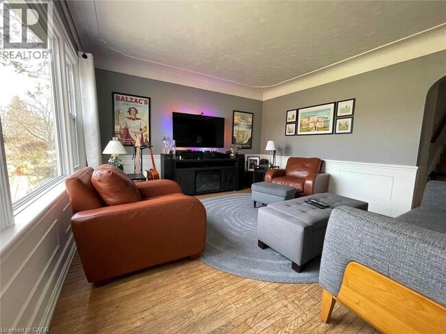 Building Photo - 106 Main St S