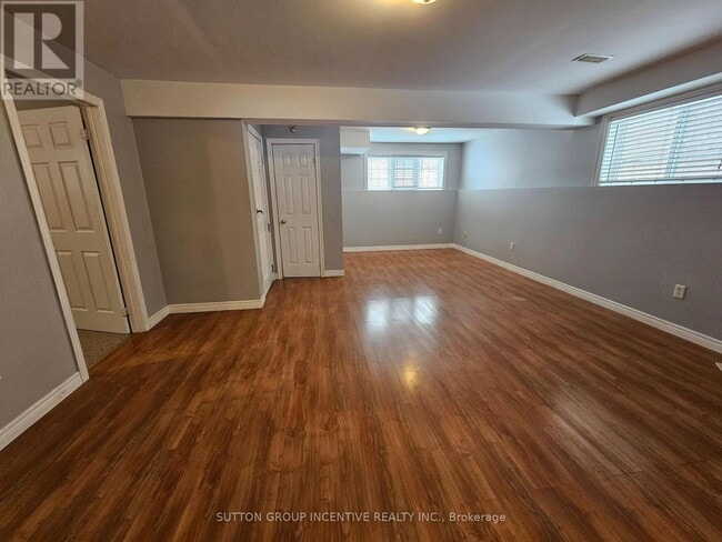 Building Photo - 8 Heritage Ct