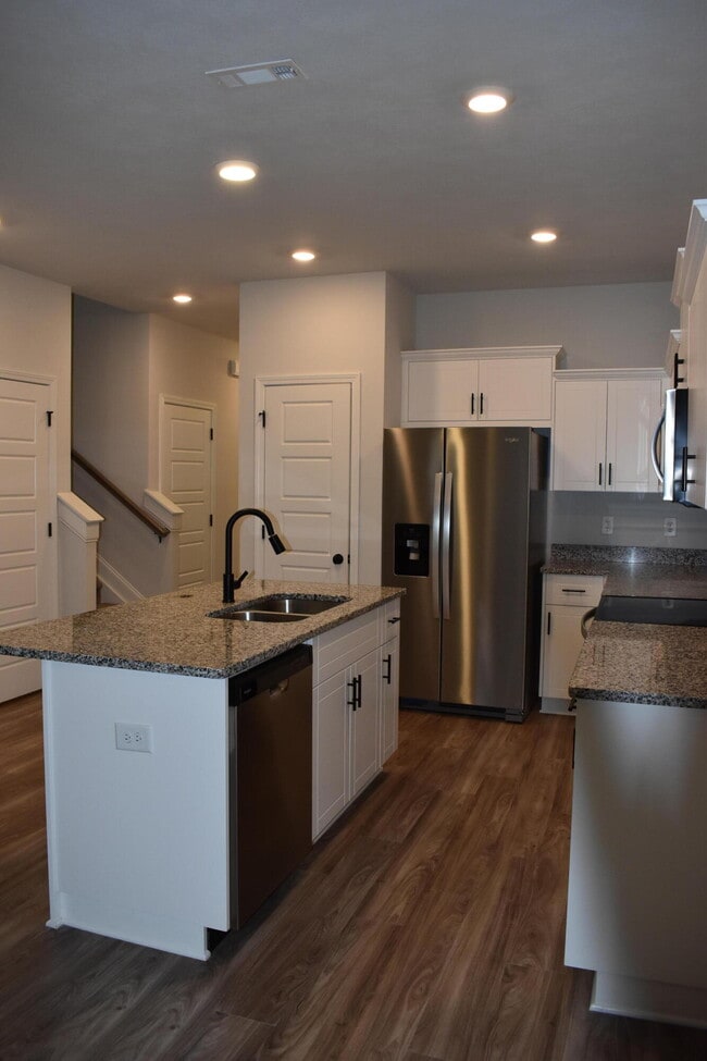 Foto del edificio - 4099 Taylor Pond Rd