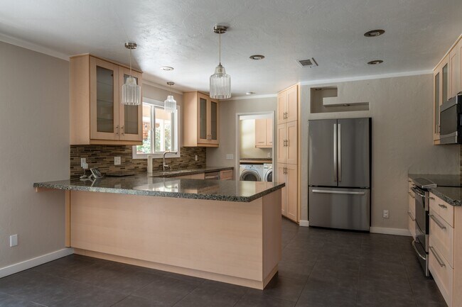 Foto del edificio - 3339 W Cambridge Ave