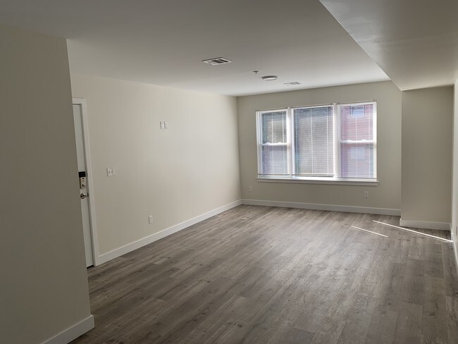 Foto del edificio - 358-2 Summer Ave