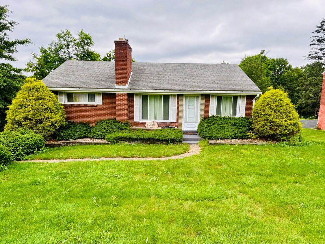 Foto principal - Home in Upper St. Clair!