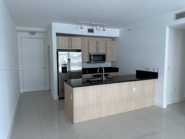 Foto del edificio - 79 SW 12th St
