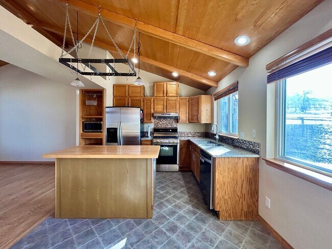 Foto del edificio - Gorgeous 3-Bedroom Home with Unobstructed Views and Access to North Open Space from Yard!