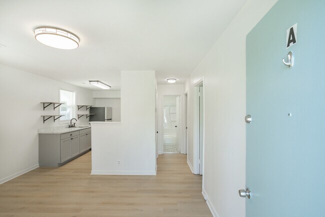 Building Photo - 513 Morton Ave