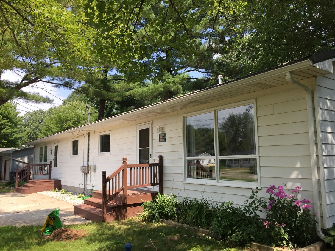 1306 Glen Rd, Midland, MI 48640 Condo for Rent in Midland, MI