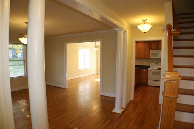 Foto del edificio - BEAUTIFUL NEWER SINGLE FAMILY HOME NEAR VCU