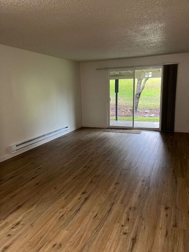 Foto del edificio - Meeker Creek Tri-Plex