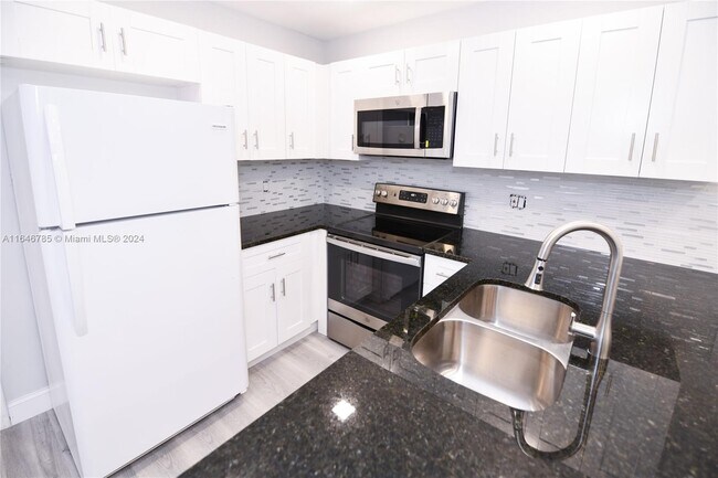Foto del edificio - 8604 NW 35th St
