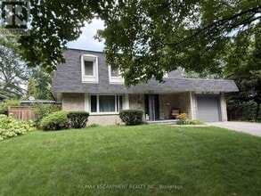 Building Photo - 421 Canterbury Crescent