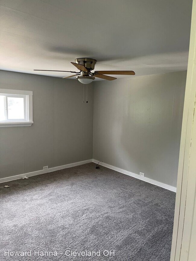 Building Photo - 3 br, 1 bath House - 129 Hiler St.