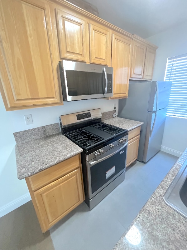 Building Photo - 10753 Palms Blvd