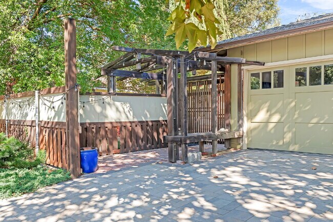 Building Photo - Discover the heart of central Davis living