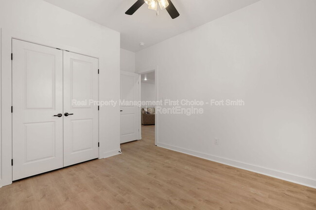 Building Photo - 8800 Cantera Dr