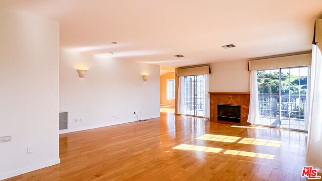 Foto del edificio - 4670 Glenalbyn Dr