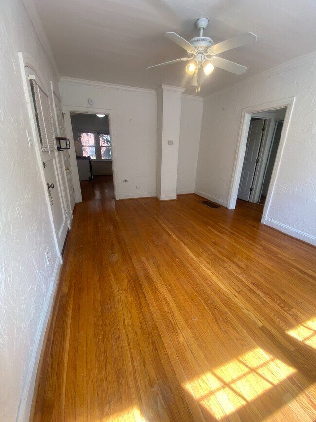 Foto del edificio - 7334-102 Forsyth Blvd