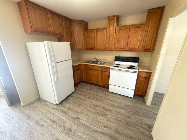 Building Photo - 2015 Southwood Dr