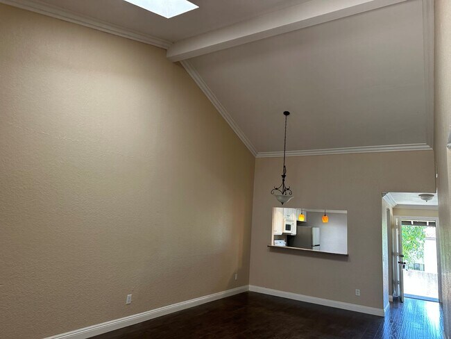 Building Photo - SHADOWRIDGE UPGRADED CONDO WITH GARAGE