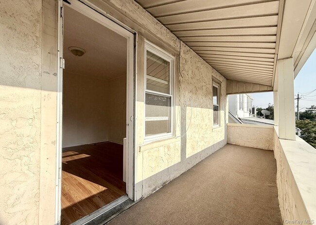 Building Photo - 911 Lester Ave