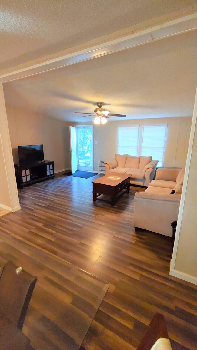 Foto del edificio - 3675 Vickery Dr