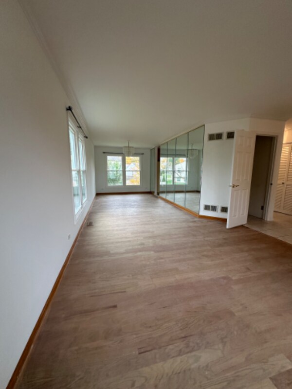 Building Photo - 1555 Brandywyn Ct N