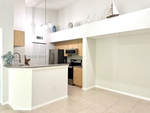 Building Photo - 1020 Villa Cir