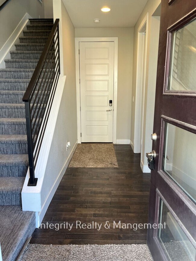 Building Photo - 2457 Majorca Dr