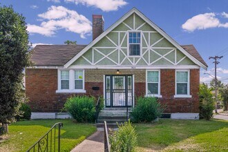 Building Photo - 864 N Belvedere Blvd