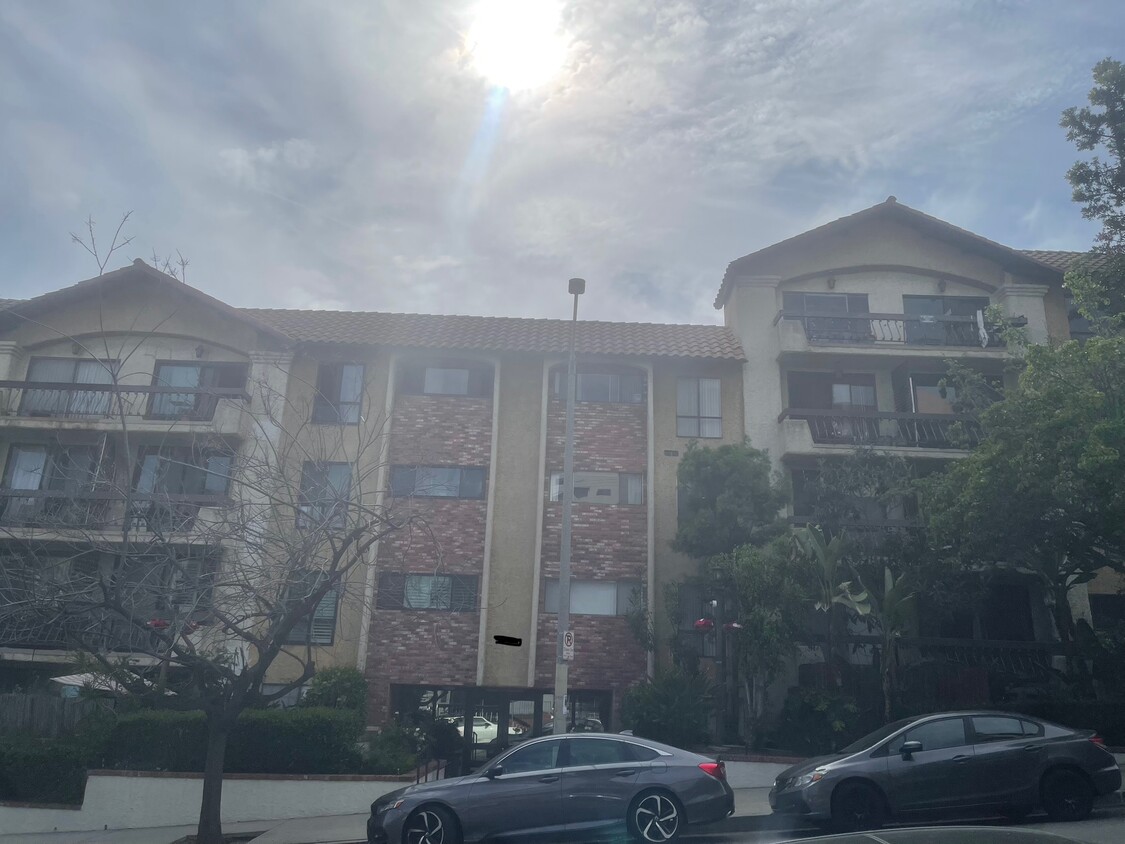 Foto principal - 1735 N Fuller Ave