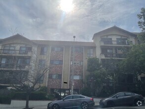 Building Photo - 1735 N Fuller Ave