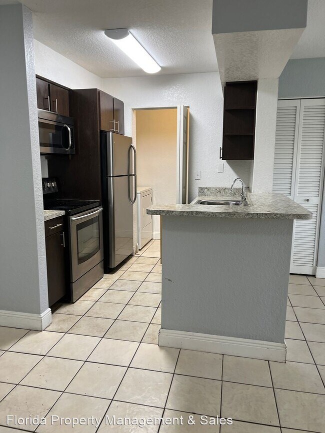 Building Photo - 2 br, 1 bath House - 1237 SW 46 AVENUE  #801