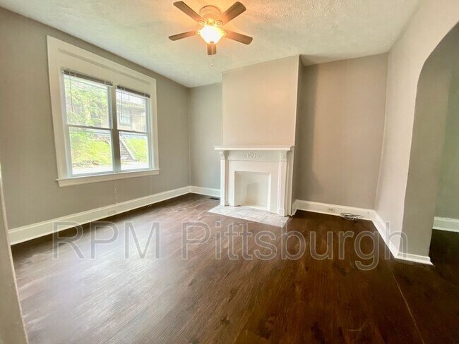 Building Photo - 4017 Oswald St