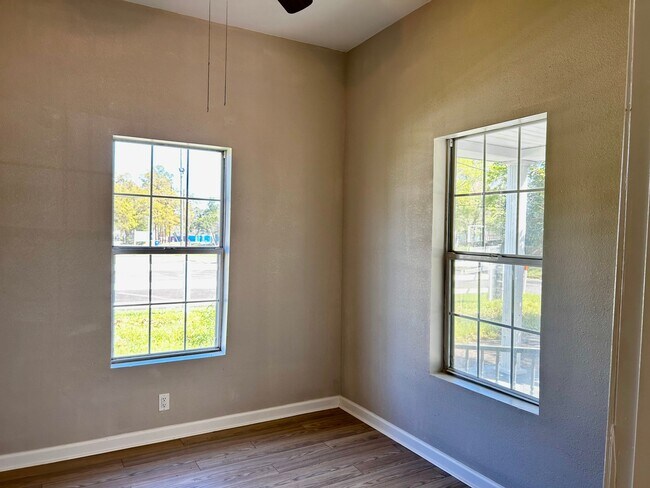 Foto del edificio - 721 N Texas St