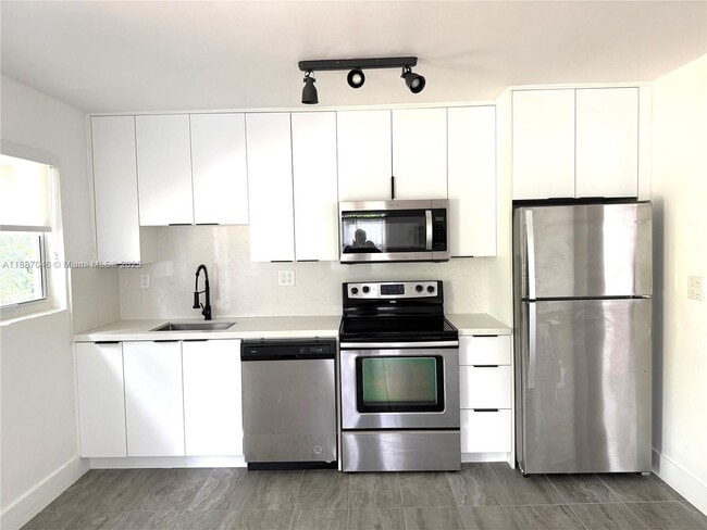 Foto del edificio - 1184 NE 112th St