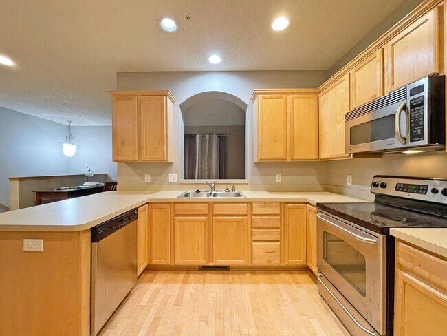 Building Photo - 2 Large Bedrooms Plus Loft-Office in Like ...